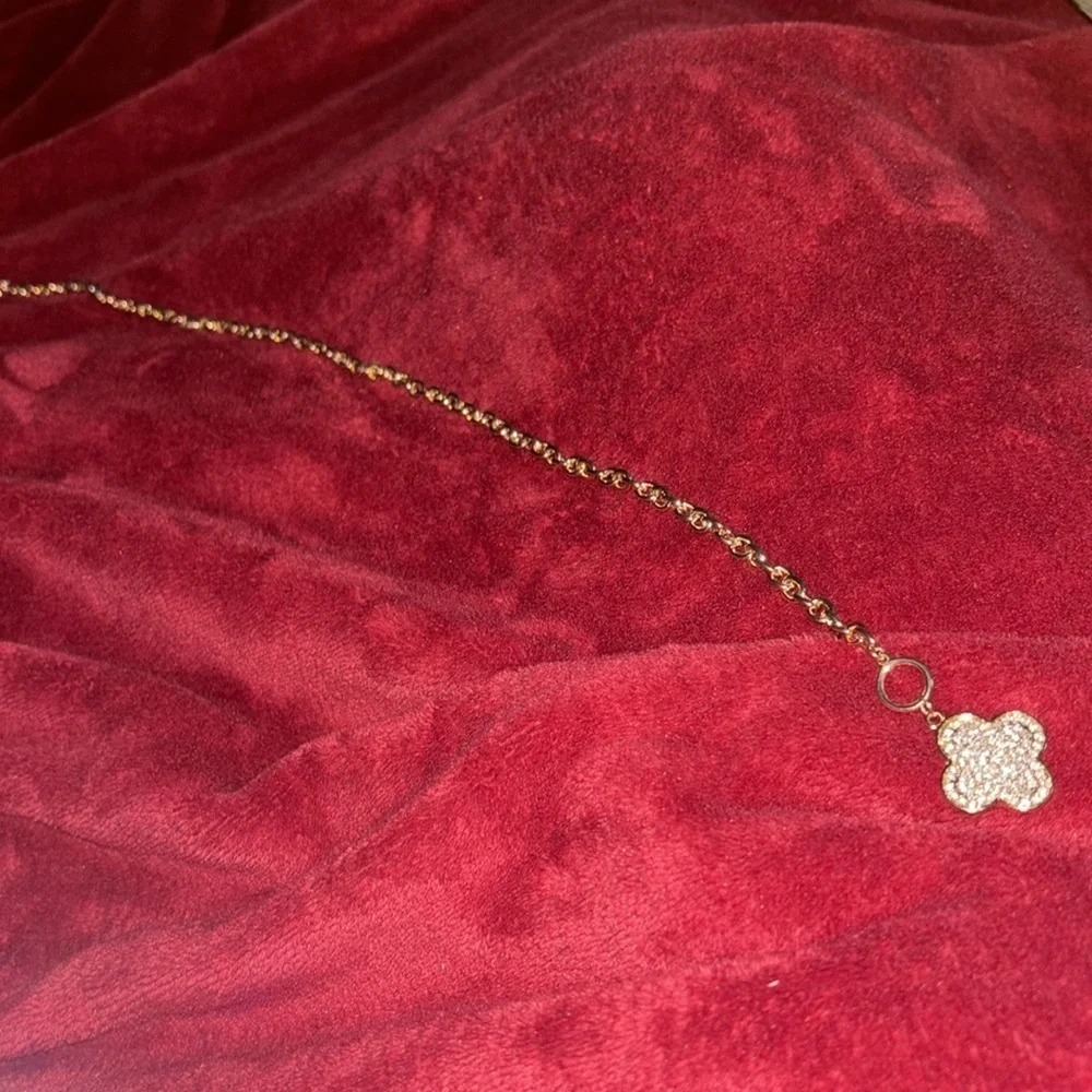 chunky gold tone chain Love clover bling pendant necklace - Picture 7 of 9